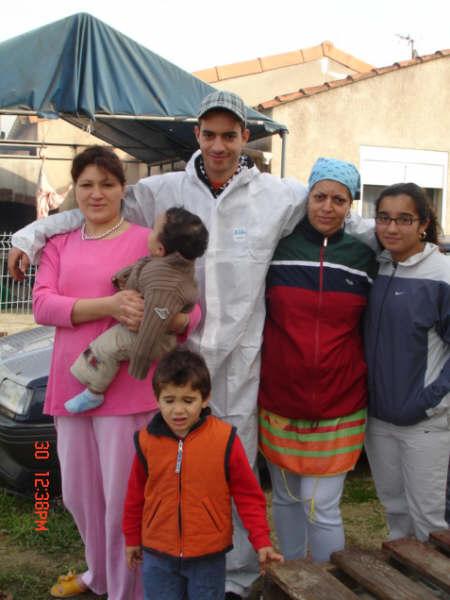 c'est mes tante et mon gran frére pendan l'aid